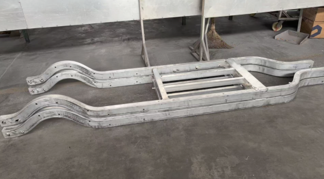 高爾夫球車底盤